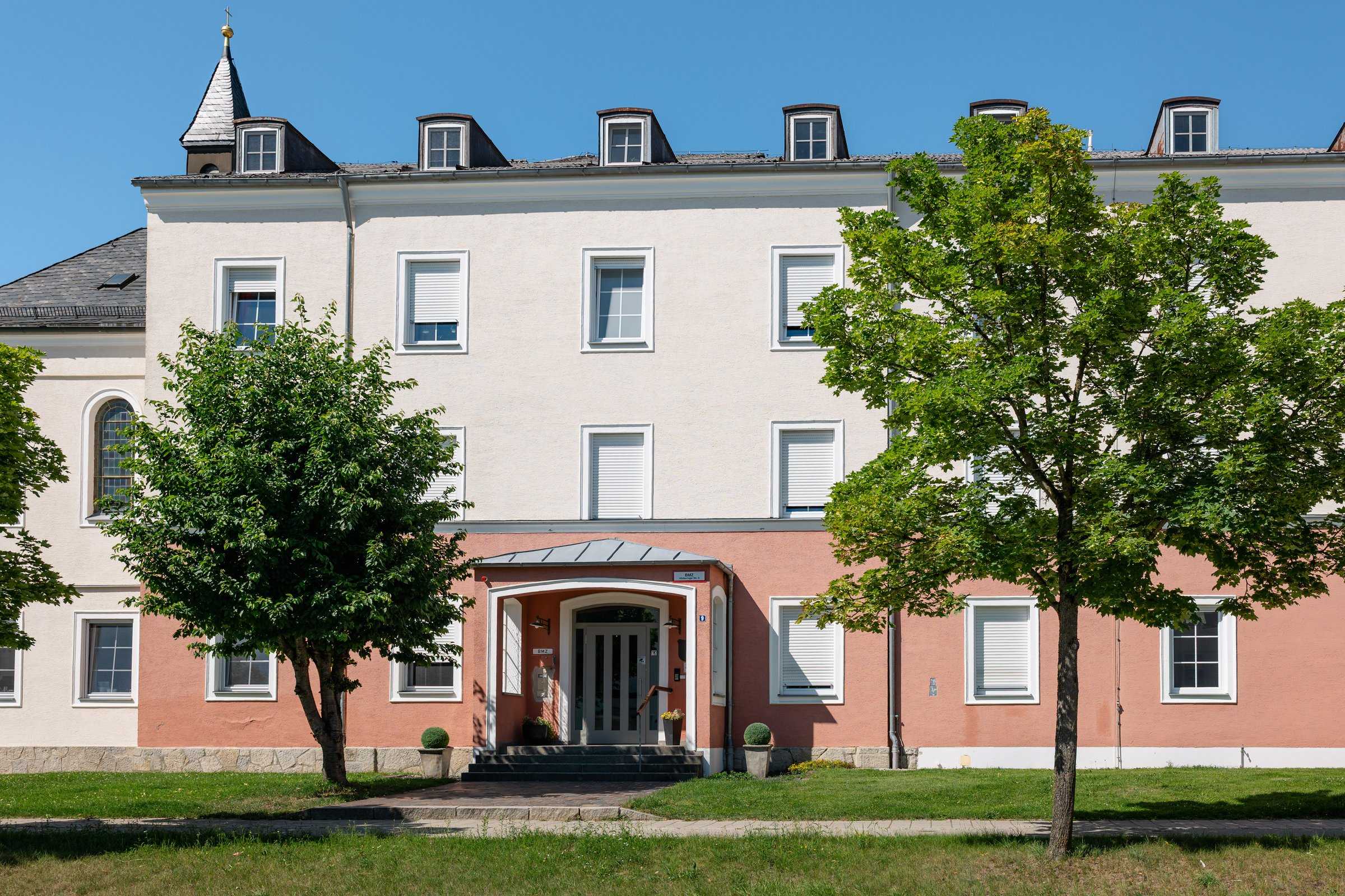 Haupteingang des Pflegeheims St. Josef