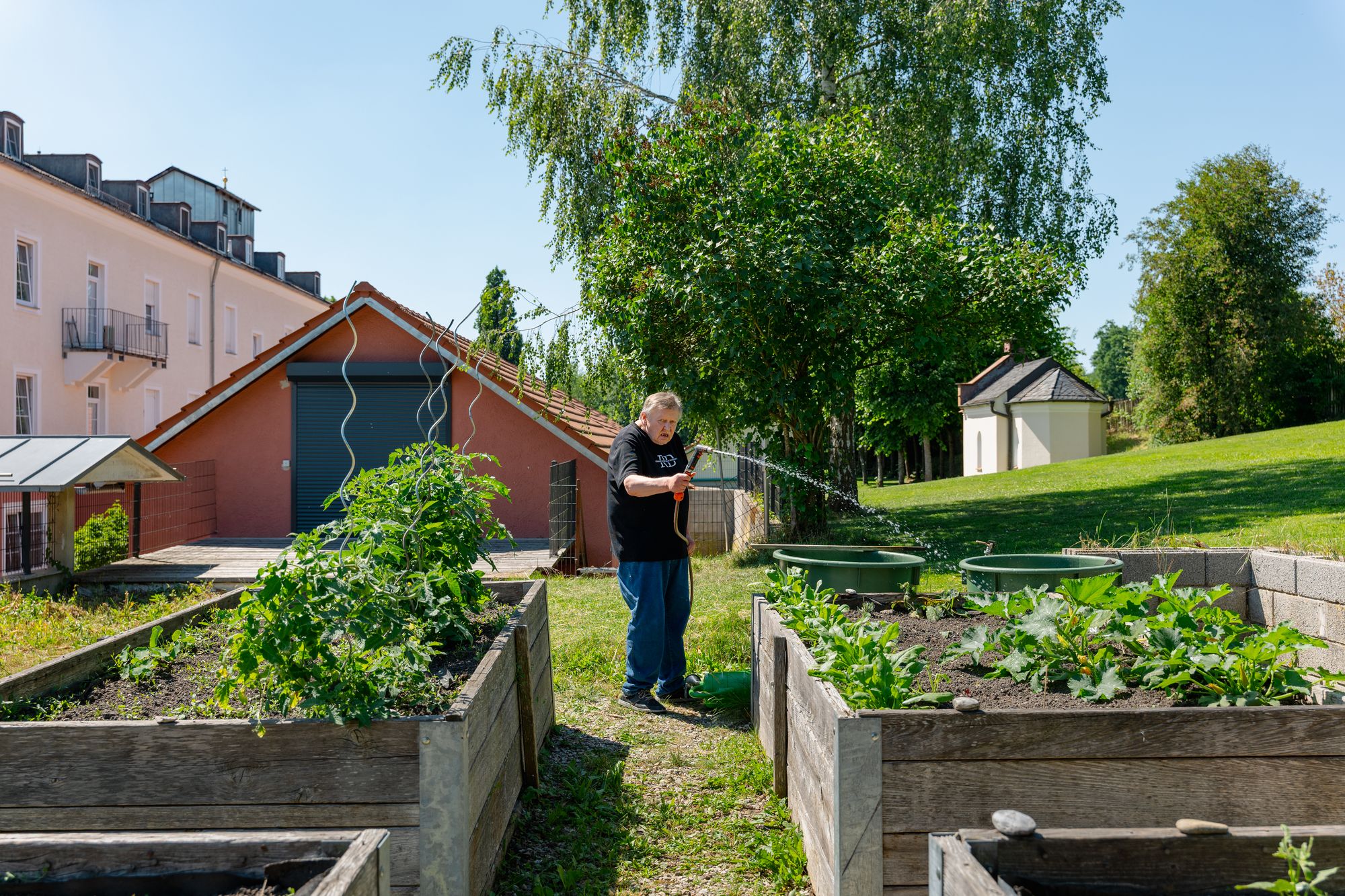 Gartenarbeit an den Hochbeeten