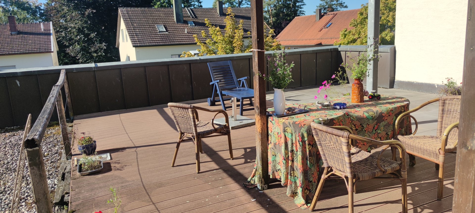 Sonnige Terrasse im Pflegeheim